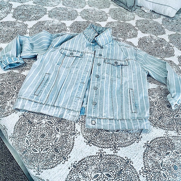 Ivy & Main Jacket - Picture 12 of 12